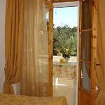 Prasoudopetra Aparthotel