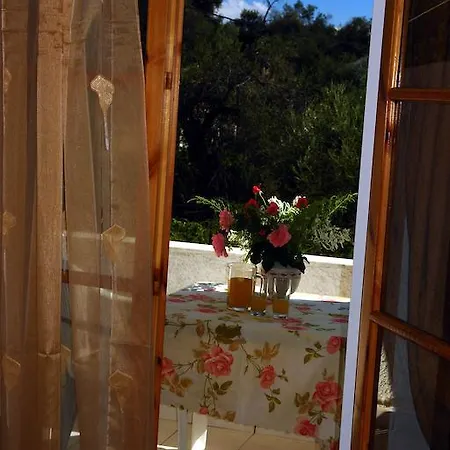 Prasoudopetra Apartahotel *