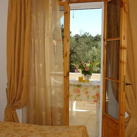 Prasoudopetra Apartahotel