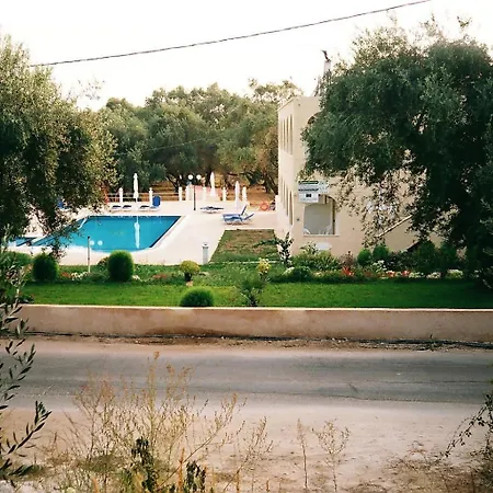 Prasoudopetra מלון דירות *